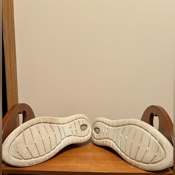 Crocs Women’s LiteRide 360 Pacer Sneakers - Picture 3 of 8